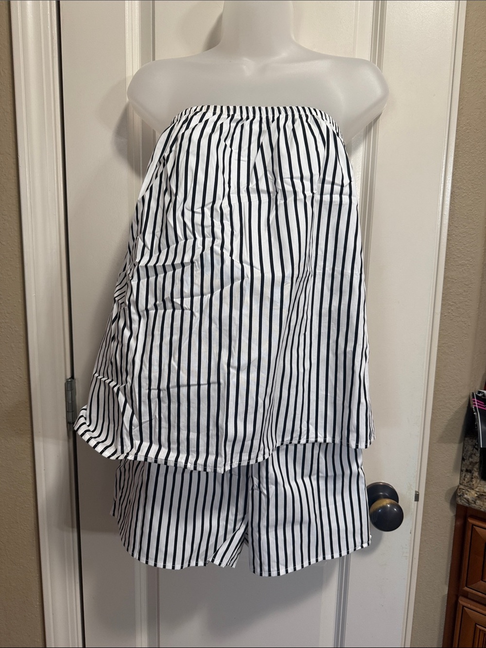 White and black striped 2 piece set size L. NWOT
